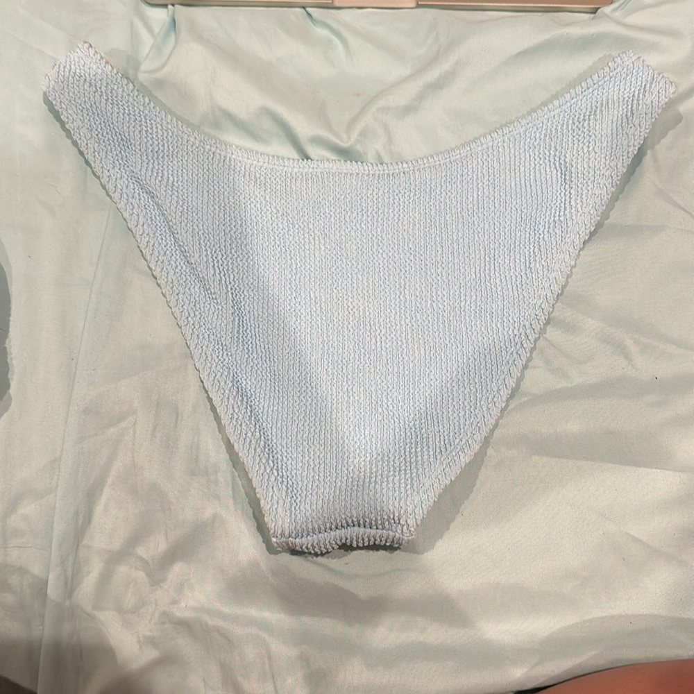 Blue bikini - Picture 2 of 4